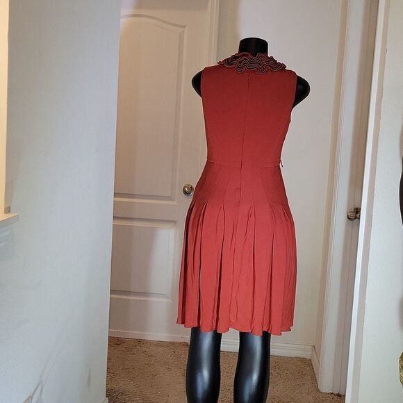 ADRIANA PAPELL PETITE V-NECK SLEEVELESS DRESS - Picture 7 of 13